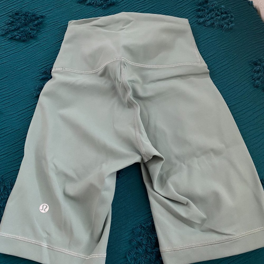 Lululemon Wunder Train Contour Fit-High Rise 8"